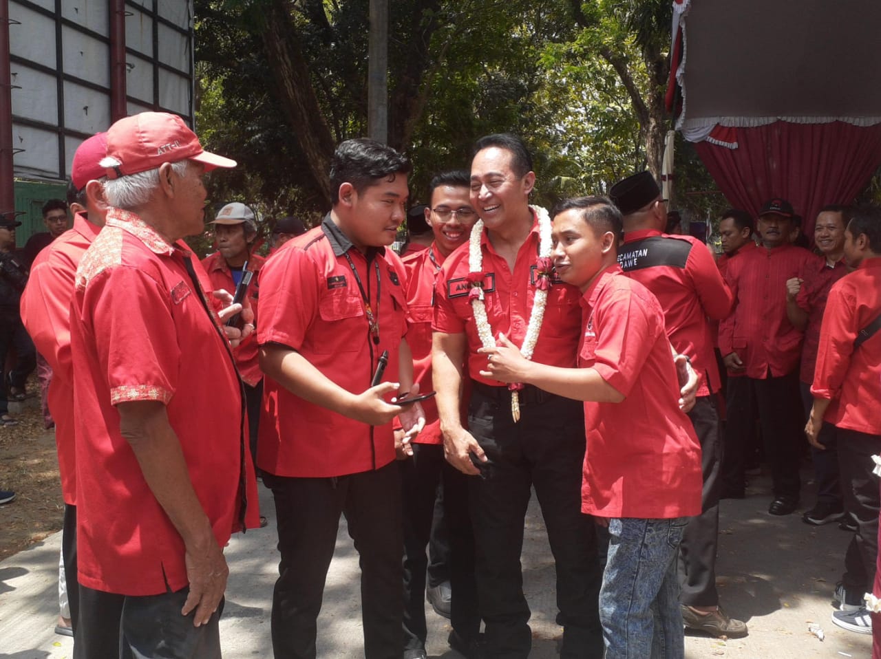 Andika-Hendi hadiri pertemuan dengan kader PDI Perjuangan di Kudus Andika-Hendi hadiri pertemuan dengan kader PDI Perjuangan di Kudus