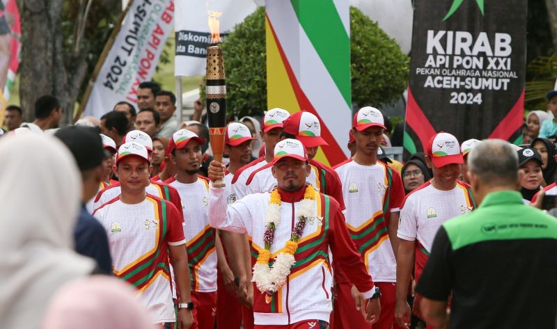 Kirab api PON XXI berakhir di Banda Aceh setelah keliling wilayah Aceh Kirab api PON XXI berakhir di Banda Aceh setelah keliling wilayah Aceh