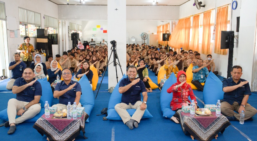 Program Pelindo Mengajar, SPSL kenalkan peran BUMN kepada pelajar SMA Program Pelindo Mengajar, SPSL kenalkan peran BUMN kepada pelajar SMA