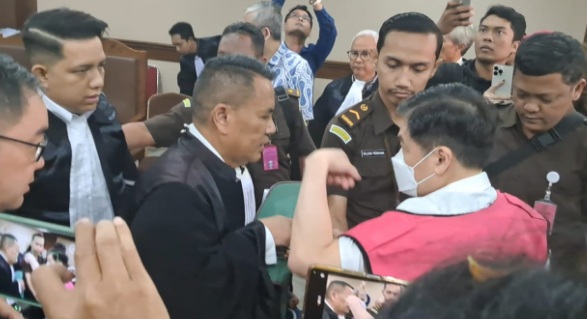 Sidang korupsi Crazy Rich Surabaya: Saksi ungkap transaksi retail Antam tanpa diskon Sidang korupsi Crazy Rich Surabaya: Saksi ungkap transaksi retail Antam tanpa diskon