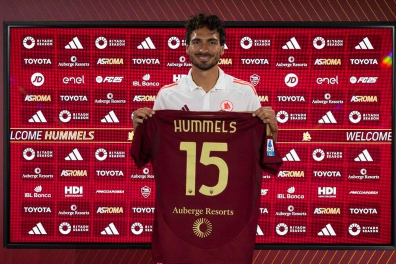 Mats Hummels resmi berseragam AS Roma Mats Hummels resmi berseragam AS Roma
