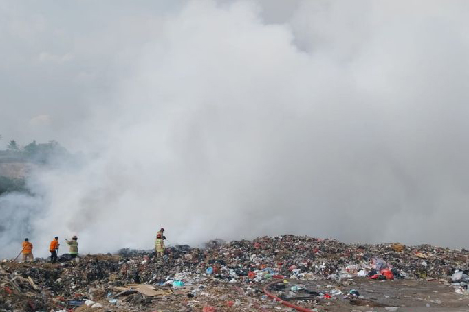 TPSA Bagendung Cilegon kembali terbakar TPSA Bagendung Cilegon kembali terbakar