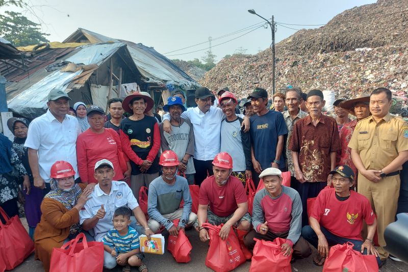 Mensos fasilitasi kepesertaan BPJS 2.055 pemulung Bantargebang Mensos fasilitasi kepesertaan BPJS 2.055 pemulung Bantargebang
