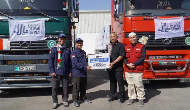 Kolaborasi pengiriman 12 truk kontainer bantuan kemanusiaan untuk Palestina Kolaborasi pengiriman 12 truk kontainer bantuan kemanusiaan untuk Palestina