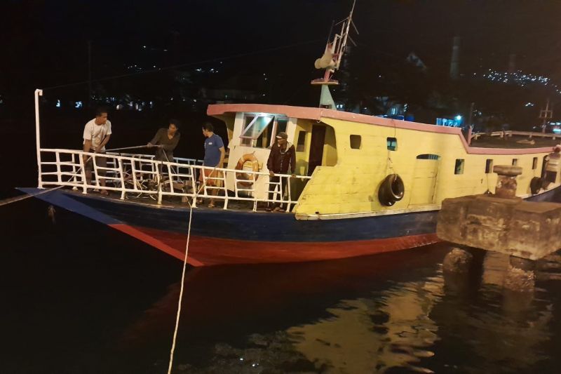 Distrik Navigasi Ambon evakuasi kapal mati mesin di perairan Seram Distrik Navigasi Ambon evakuasi kapal mati mesin di perairan Seram