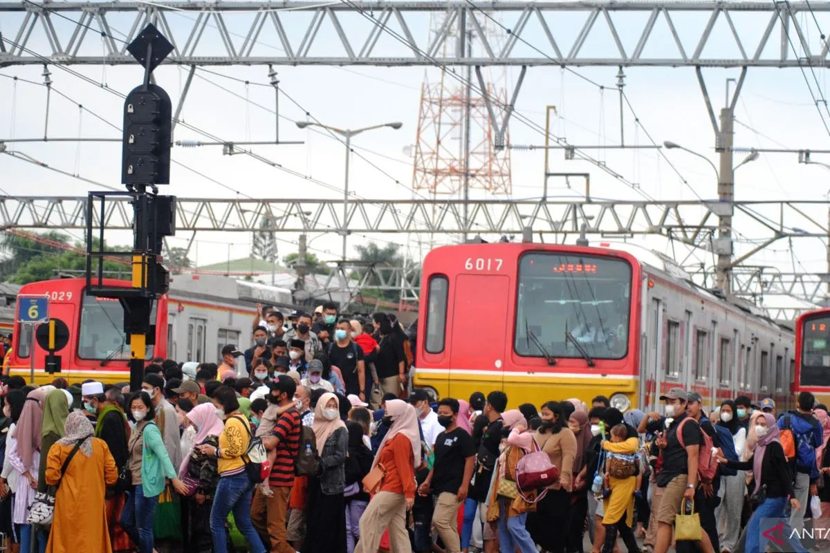 Wacana perubahan skema tarif KRL PSO ke subsidi berbasis NIK, Pakar:  Tidak ada urgensinya