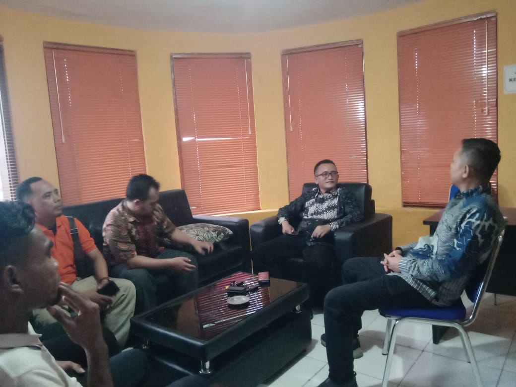 Tim Paslon Karna-Koko, laporkan paslon nomor urut 1, atas dugaan bagi-bagi makanan di RS Majalengka Tim Paslon Karna-Koko, laporkan paslon nomor urut 1, atas dugaan bagi-bagi makanan di RS Majalengka
