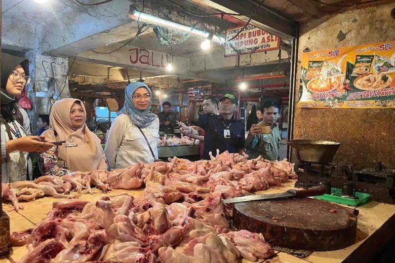 Harga pangan Rabu, daging ayam Rp36.910 per kg, cabai Rp50.010 per kg Harga pangan Rabu, daging ayam Rp36.910 per kg, cabai Rp50.010 per kg