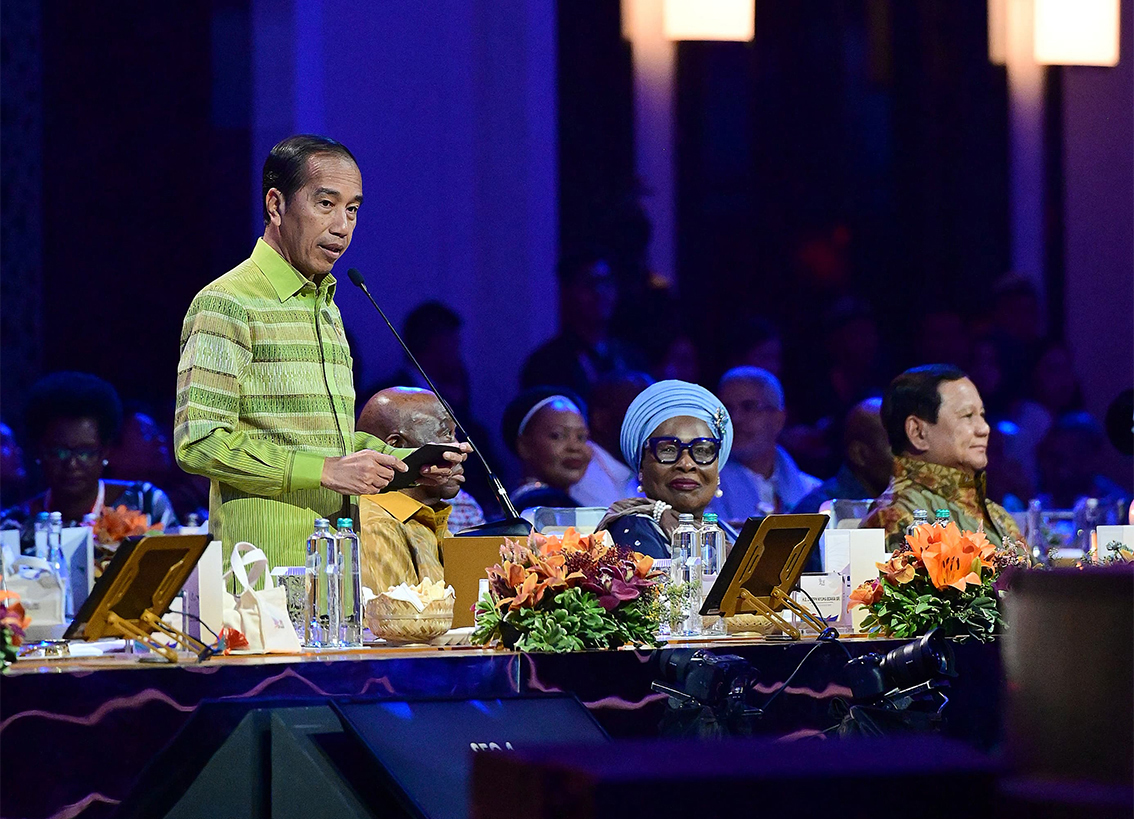 Jokowi perkenalkan Presiden terpilih Prabowo Subianto dalam jamuan santap malam para pemimpin dan delegasi Indonesia- Africa Forum ke- di Bali Jokowi perkenalkan Presiden terpilih Prabowo Subianto dalam jamuan santap malam para pemimpin dan delegasi Indonesia- Africa Forum ke- di Bali