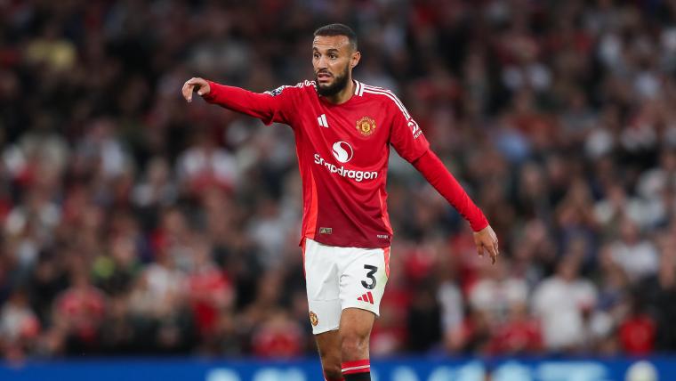 Mazraoui keluhkan jumlah pertandingan di Eropa terlalu banyak Mazraoui keluhkan jumlah pertandingan di Eropa terlalu banyak