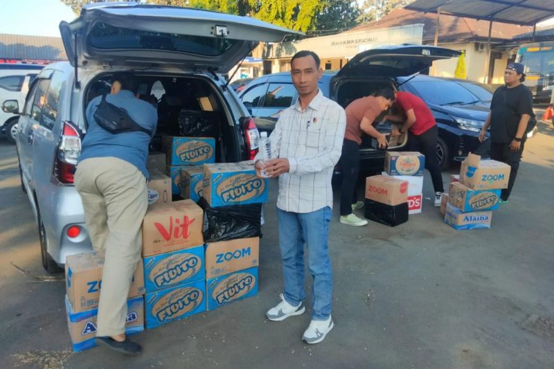 Polisi gagalkan peredaran ribuan botol minuman keras oplosan di Garut