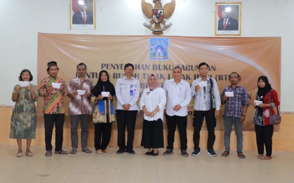 Pemkab Sleman serahkan buku tabungan bagi penerima bantuan RLTH Pemkab Sleman serahkan buku tabungan bagi penerima bantuan RLTH