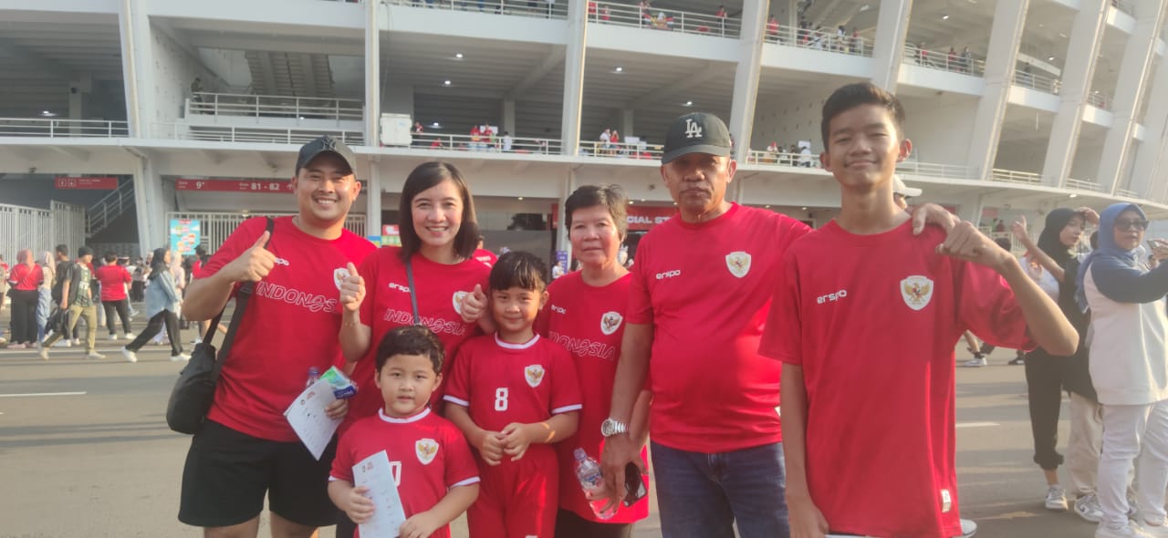 Kompak, Suyoto datang bersama keluarga ke GBK Kompak, Suyoto datang bersama keluarga ke GBK