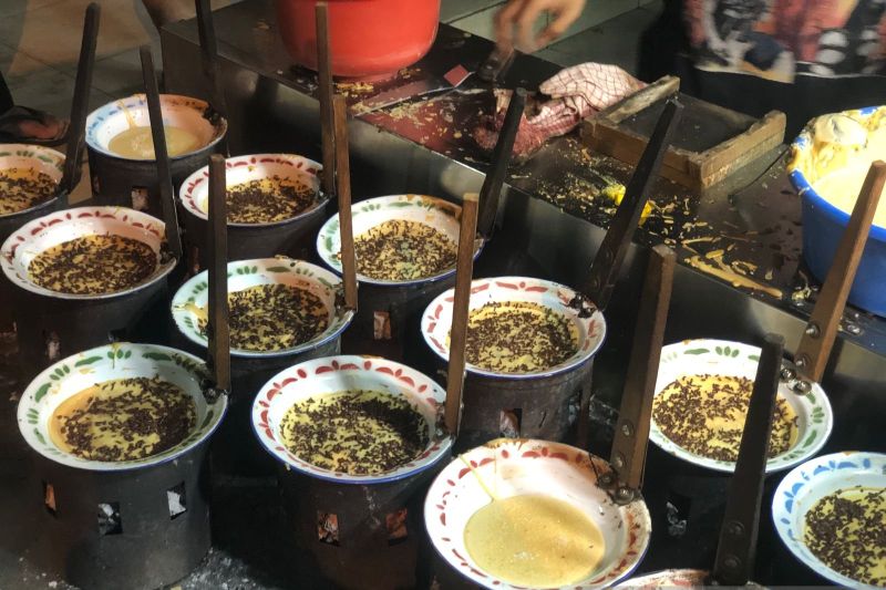 Mencicipi martabak piring khas Medan di sela-sela PON XXI Mencicipi martabak piring khas Medan di sela-sela PON XXI