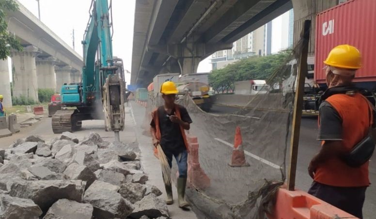 Jasamarga Transjawa rekonstruksi Km 34 Tol Jakarta-Cikampek Jasamarga Transjawa rekonstruksi Km 34 Tol Jakarta-Cikampek