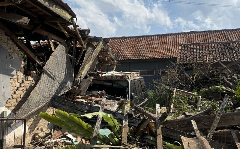 700 rumah rusak terdampak gempa magnitudo 5.0 di Bandung 700 rumah rusak terdampak gempa magnitudo 5.0 di Bandung