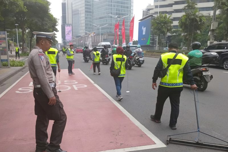 Polisi sisir ranjau paku untuk memastikan perjalanan Paus aman Polisi sisir ranjau paku untuk memastikan perjalanan Paus aman