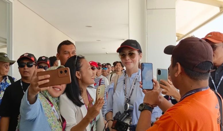 Maia Estianty nonton MotoGP di Sirkuit Mandalika Maia Estianty nonton MotoGP di Sirkuit Mandalika