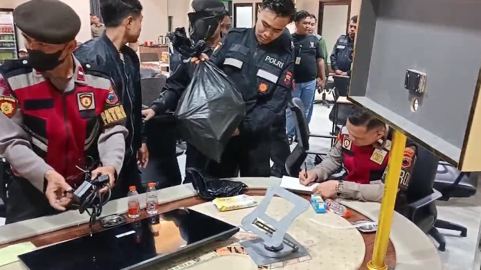 Polisi gerebek kasino kalangan papan atas di Semarang Polisi gerebek kasino kalangan papan atas di Semarang