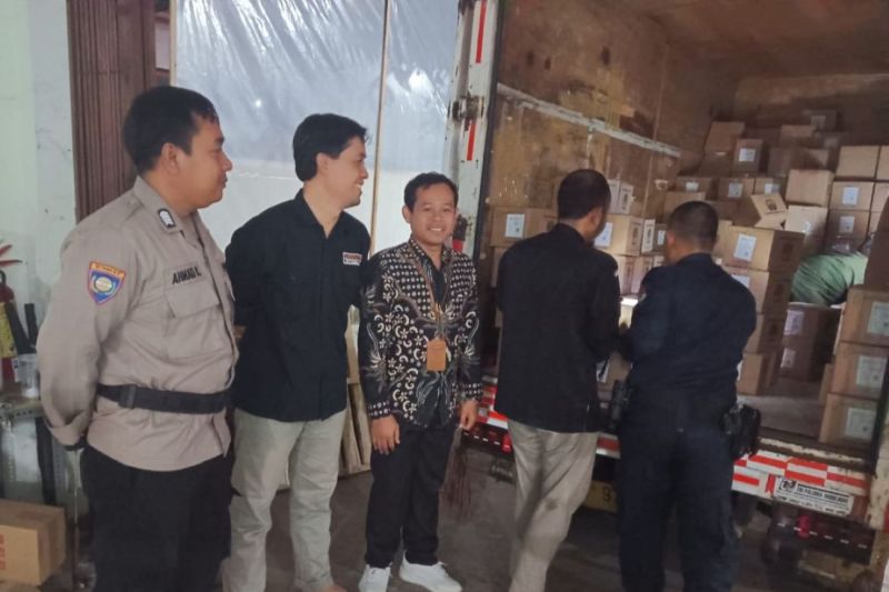 KPU Jepara mulai menerima logistik Pilkada 2024 KPU Jepara mulai menerima logistik Pilkada 2024