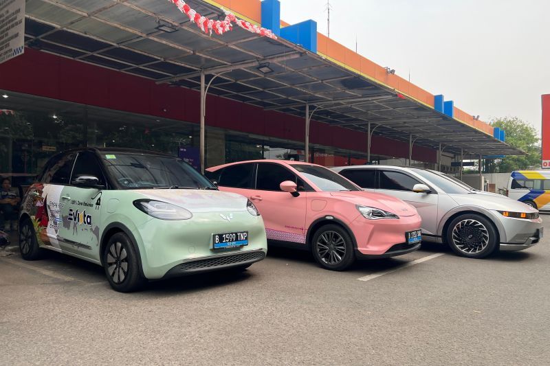 Armada taksi listrik mulai diminati penumpang bandara Armada taksi listrik mulai diminati penumpang bandara