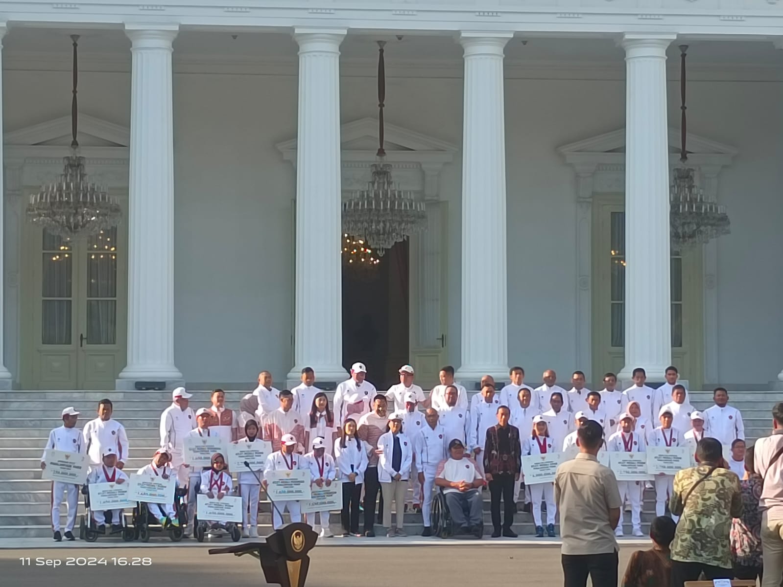 Presiden Jokowi apresiasi atlet paralimpiade Paris 2024, total bonus miliaran rupiah untuk peraih medali emas, perak dan perunggu Presiden Jokowi apresiasi atlet paralimpiade Paris 2024, total bonus miliaran rupiah untuk peraih medali emas, perak dan perunggu
