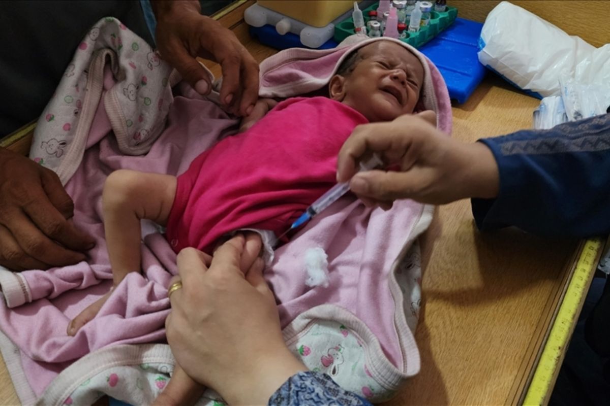 PBB meluncurkan kampanye vaksinasi polio untuk anak-anak di Gaza PBB meluncurkan kampanye vaksinasi polio untuk anak-anak di Gaza