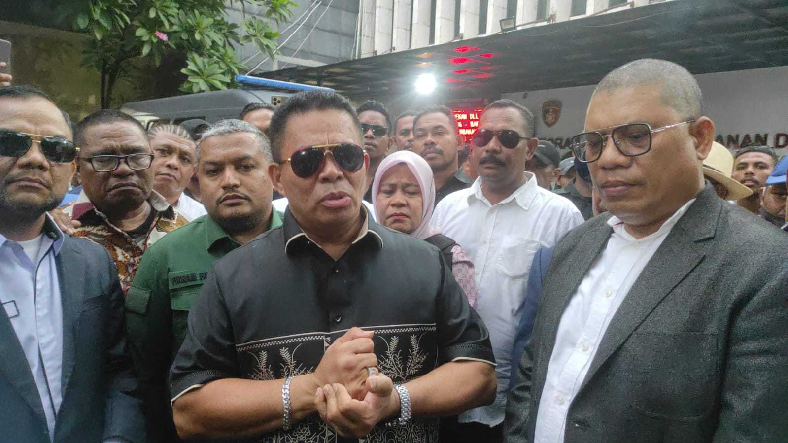 Dicecar 18 pertanyaan, Umar Kei penuhi panggilan Polda Metro Jaya Dicecar 18 pertanyaan, Umar Kei penuhi panggilan Polda Metro Jaya