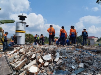 Perjalanan KA kembali normal pasca truk terobos palang perlintasan Perjalanan KA kembali normal pasca truk terobos palang perlintasan