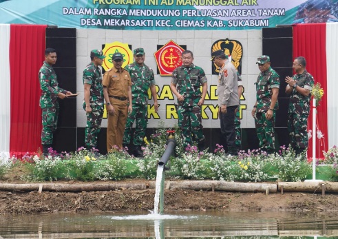 KASAD dan Pangkostrad resmikan program pipanisasi dam parit Mekarsakti KASAD dan Pangkostrad resmikan program pipanisasi dam parit Mekarsakti