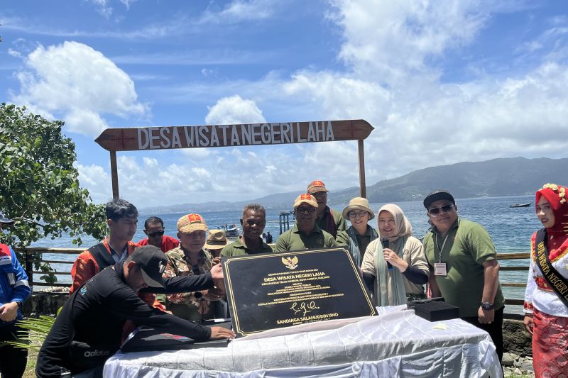 Kemenparekraf lakukan penilaian ADWI 2024 di Negeri Laha Kemenparekraf lakukan penilaian ADWI 2024 di Negeri Laha