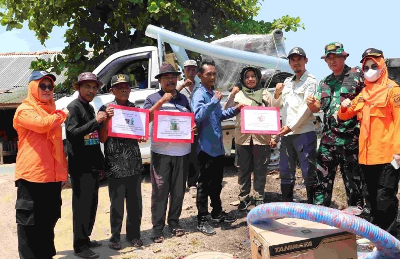 Pemkab Bekasi salurkan bantuan pompa air kelompok tani Pemkab Bekasi salurkan bantuan pompa air kelompok tani