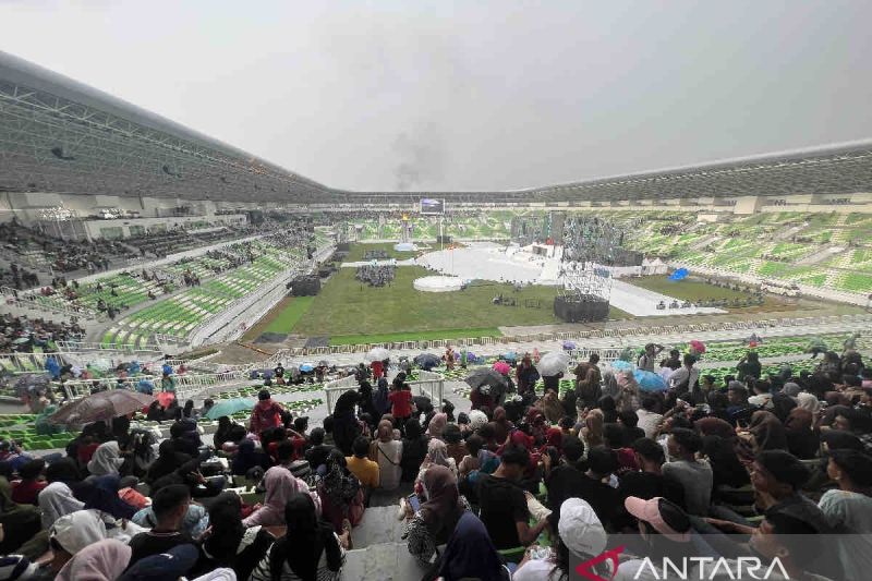 Warga mulai berdatangan ke Sport Center Sumut jelang penutupan PON XXI Warga mulai berdatangan ke Sport Center Sumut jelang penutupan PON XXI