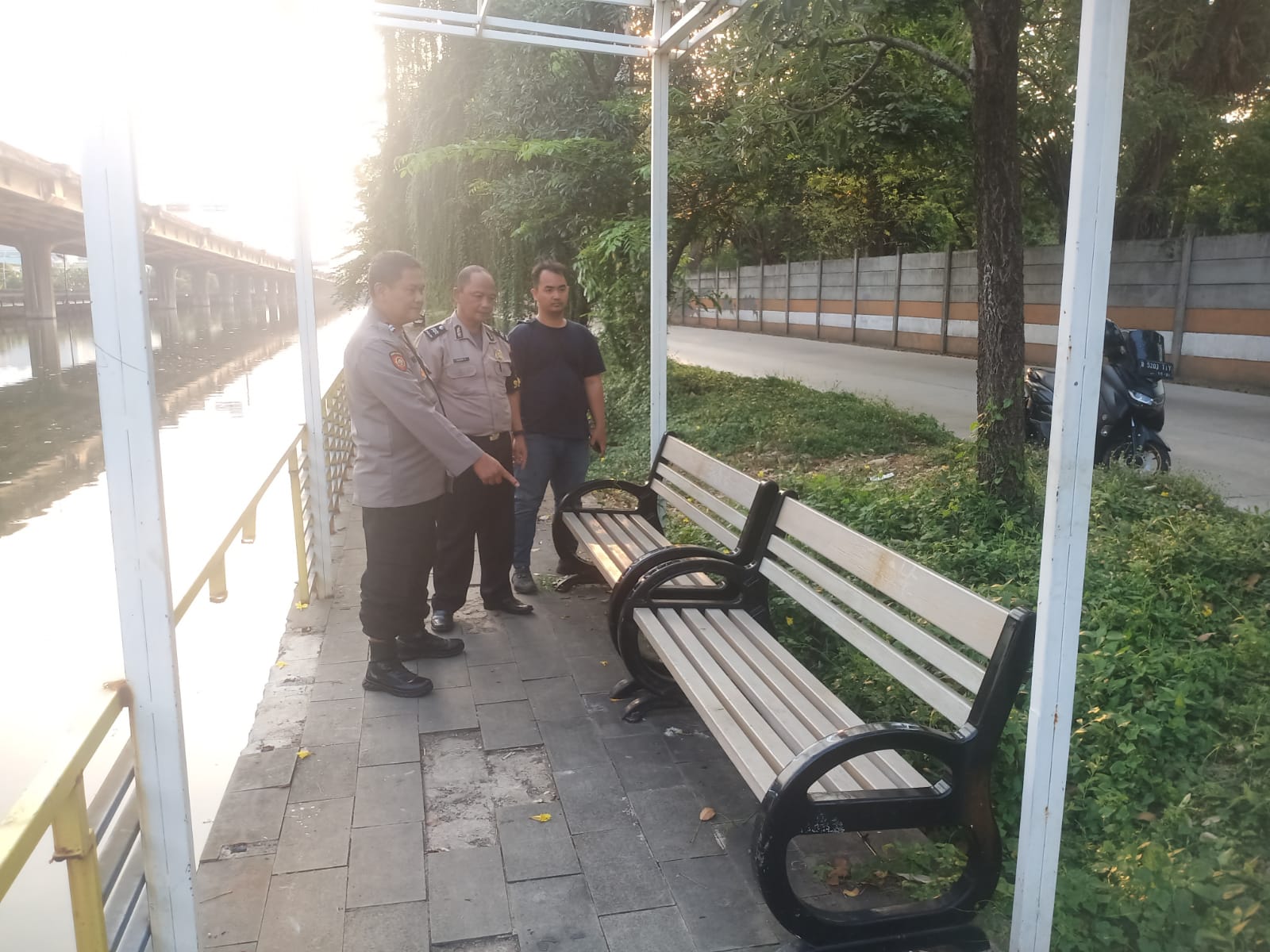 Polisi selidiki kasus temuan bayi di kursi taman pinggir Kali Inspeksi Ancol Polisi selidiki kasus temuan bayi di kursi taman pinggir Kali Inspeksi Ancol