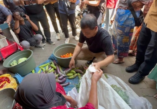 Cek harga pangan, Ahmad Luthfi borong dagangan dan dibagikan