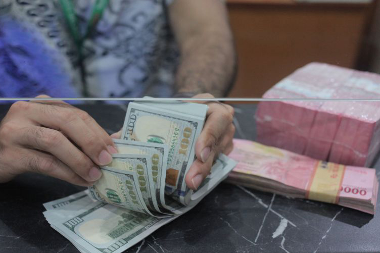Rupiah Kamis pagi turun 8 poin menjadi Rp15.343 per dolar AS Rupiah Kamis pagi turun 8 poin menjadi Rp15.343 per dolar AS