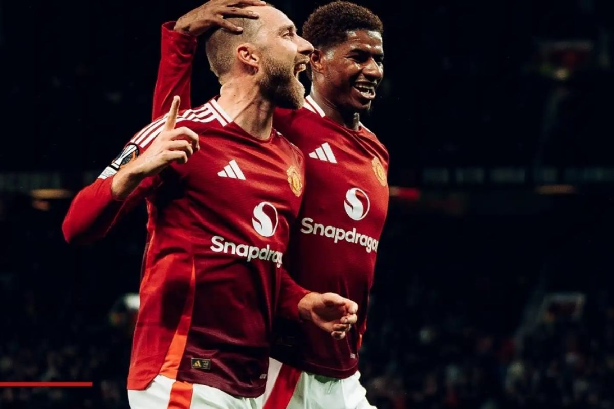 Mees Hilgers main penuh saat FC Twente tahan imbang Manchester United Mees Hilgers main penuh saat FC Twente tahan imbang Manchester United