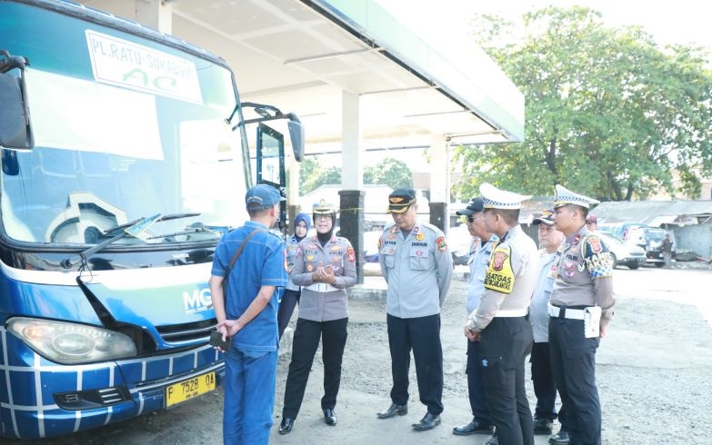 Satlantas lakukan uji kelayakan kepada puluhan angkutan umum Satlantas lakukan uji kelayakan kepada puluhan angkutan umum