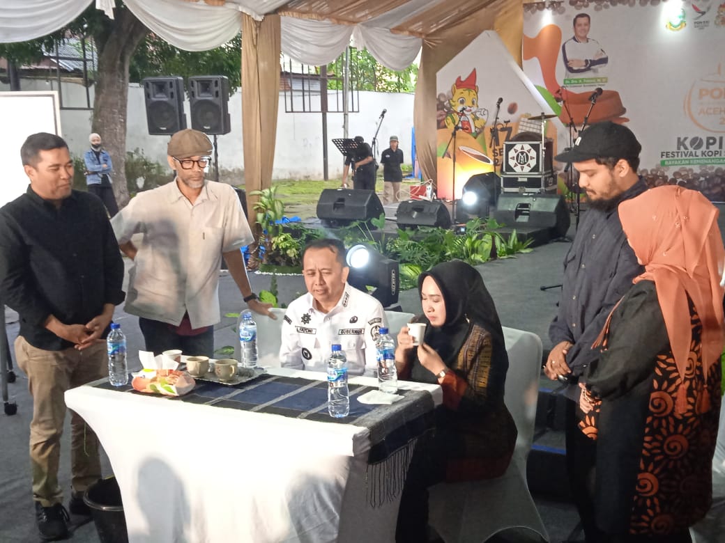 Pj Gubsu luncurkan Kopi Sumut di acara Kopiforia Pj Gubsu luncurkan Kopi Sumut di acara Kopiforia