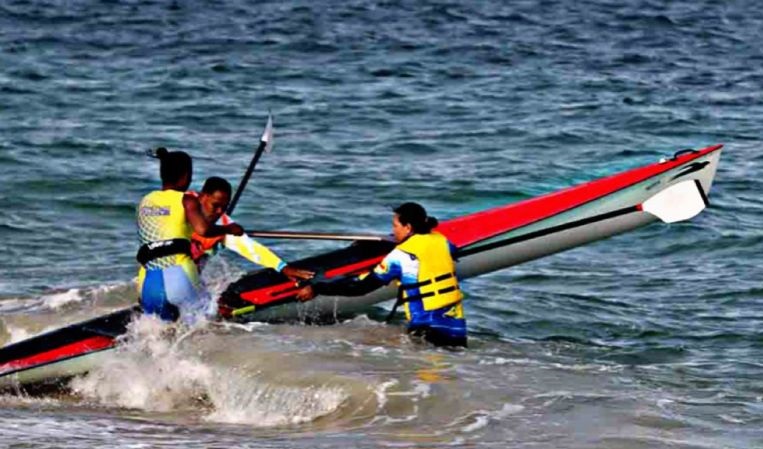 Pedayung Maluku tercepat pada kategori dayung laut PON XXI Pedayung Maluku tercepat pada kategori dayung laut PON XXI