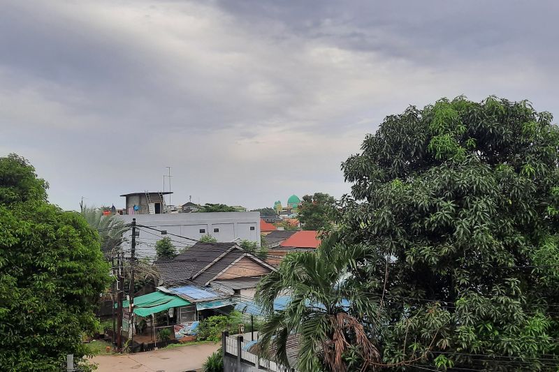 BMKG prakirakan cuaca berawan dan hujan terjadi di kota-kota Indonesia BMKG prakirakan cuaca berawan dan hujan terjadi di kota-kota Indonesia