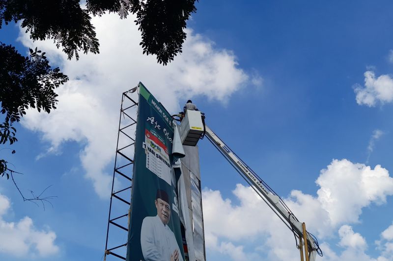 Bawaslu Kota Serang mulai tertibkan APK melanggar jelang kampanye