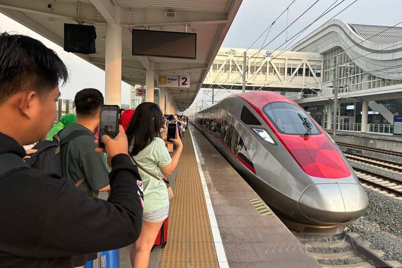 Jumlah penumpang kereta cepat Whoosh capai 4,2 juta Jumlah penumpang kereta cepat Whoosh capai 4,2 juta