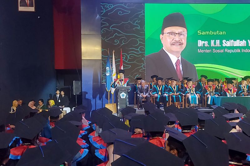 Mensos Gus Ipul minta lulusan Poltekkesos bantu atasi masalah sosial Mensos Gus Ipul minta lulusan Poltekkesos bantu atasi masalah sosial