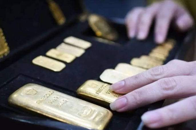 Harga tiga produk emas di Pegadaian hari ini kompak merosot