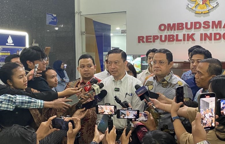 Tom Lembong menghadap ke Ombudsman untuk menindaklanjuti laporan Tom Lembong menghadap ke Ombudsman untuk menindaklanjuti laporan