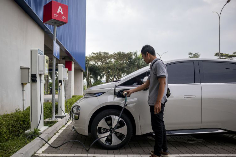 Hal penting sebelum pasang wall charger mobil listrik di rumah Hal penting sebelum pasang wall charger mobil listrik di rumah