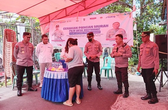 Gerakan Pangan Murah Polda Sulut salurkan 308,66 ton beras ke warga Gerakan Pangan Murah Polda Sulut salurkan 308,66 ton beras ke warga