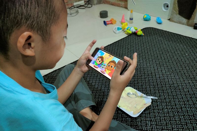 Krisis sunyi, retardasi bicara dan ancaman bagi generasi Indonesia Krisis sunyi, retardasi bicara dan ancaman bagi generasi Indonesia