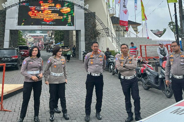 Dirlantas Polda Sulut pantau jalur Tournament of Flower 2025 di Kota Tomohon
